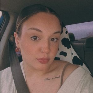 Meet your Posher, Abbi
